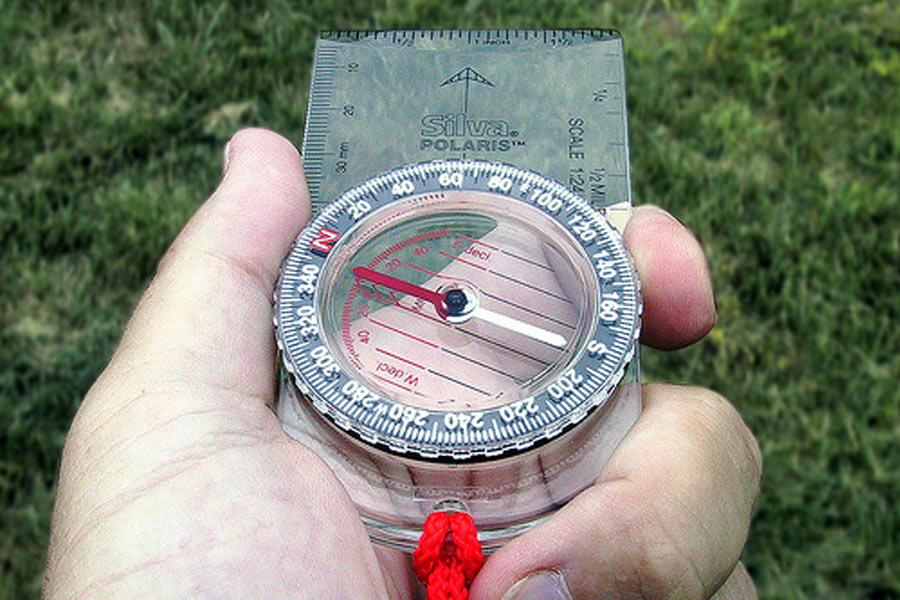 how do you use a compass to navigate