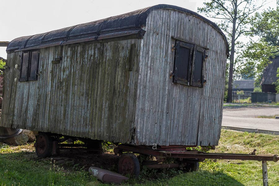 Old-wooden-caravan