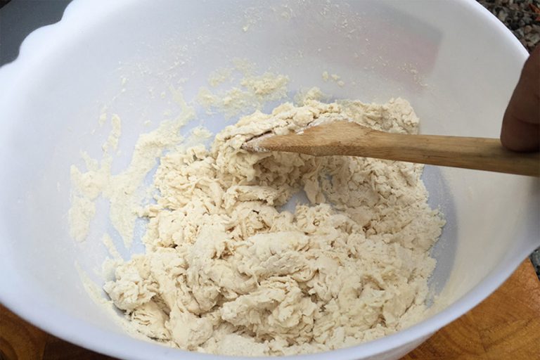 How to make the perfect damper in a camp oven 6 Easy Steps