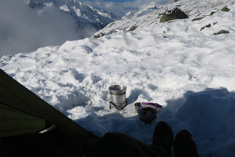 Camping and overnight snow at 2500m