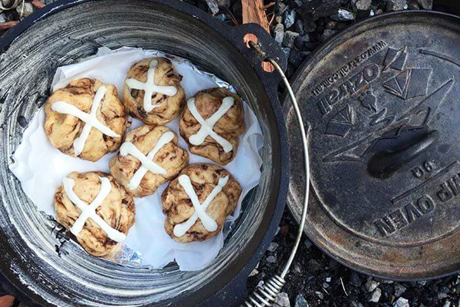 Hot Cross Buns in Camp Oven