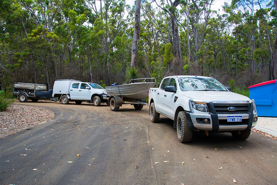 4WDs exploring the southwest of Australia