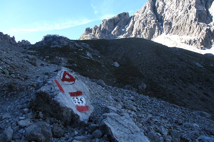 Markings along a trail in the Austrian Alps