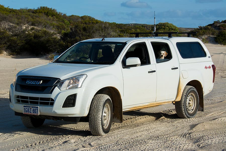 4WD driving on the beach with the correct sized tyres