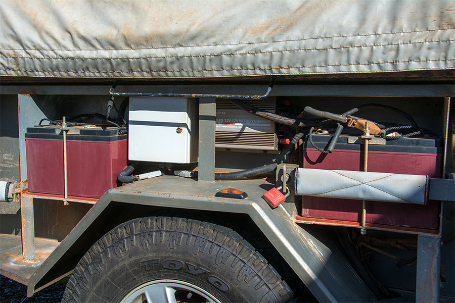 Camper-trailer-batteries-with-DCDC-and-Victron-regulator