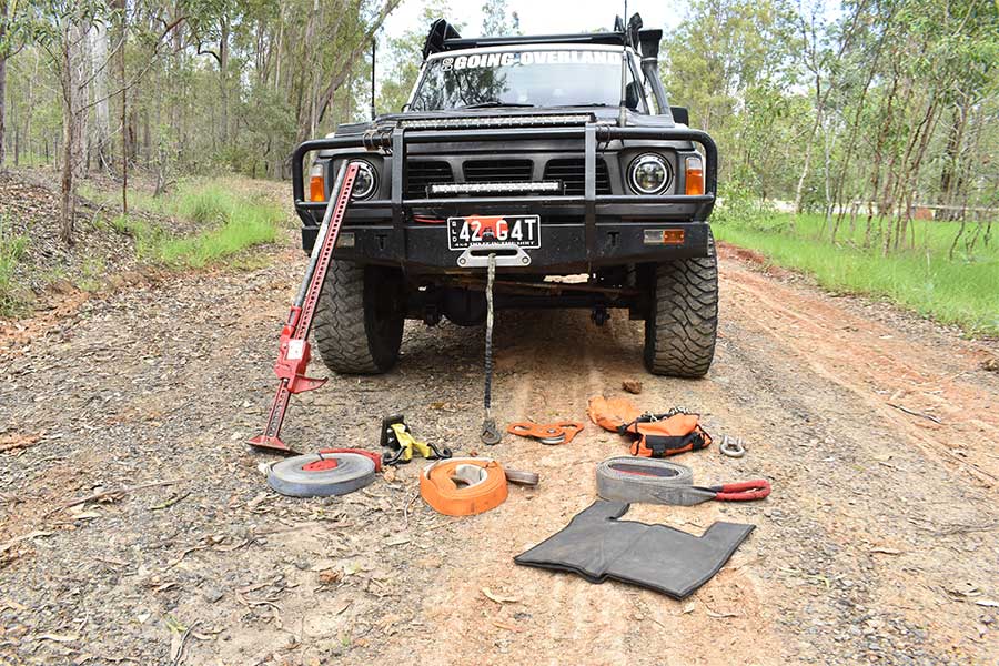 4WD recovery gear