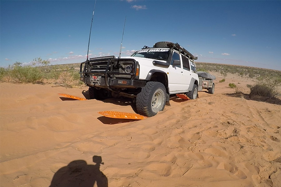 A 4wd using the appropriate recovery gear to help unbog it from the sand