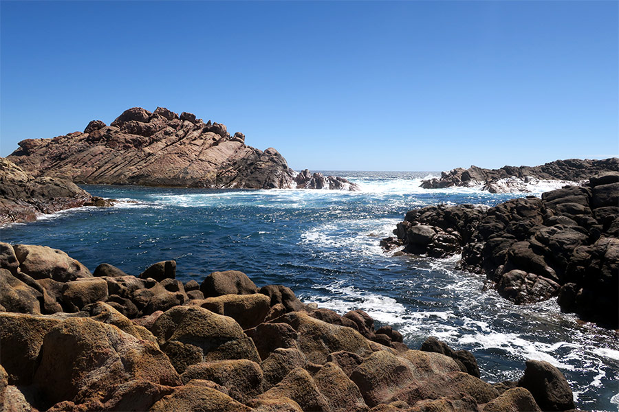 Separated by a series of naturally carved canals, the granite rocks are popular for snorkelling and fishing. Granite boulders create natural channels for the sea water.